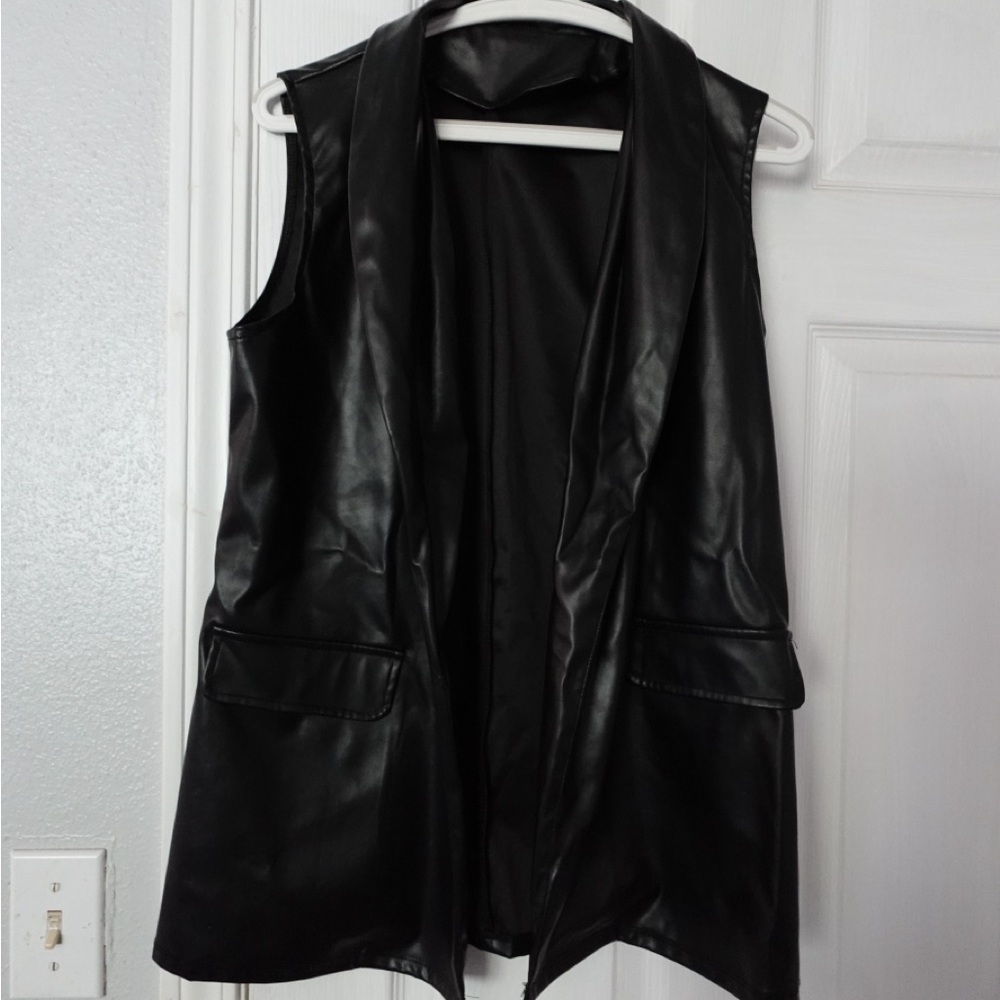SHEIN Black Faux Leather Vest